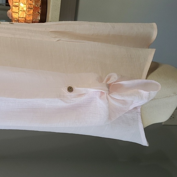 Zac& Rachel light pink blouse with tab sleeves Hanley 4 button. Size small. - Picture 4 of 6